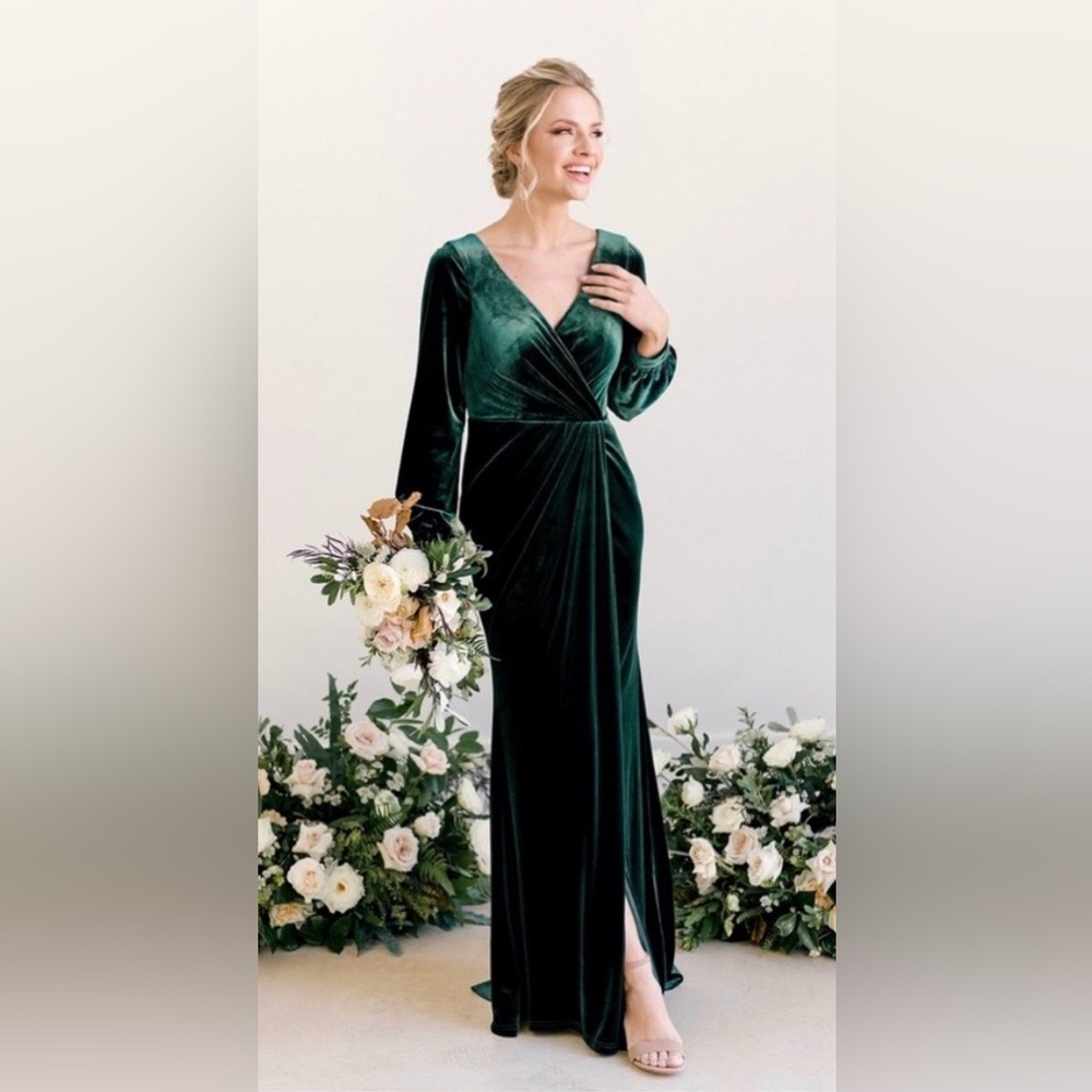 REVELRY Vera Velvet Dress in Emerald Green Size 4 | Evening | Bridesmaid Dress